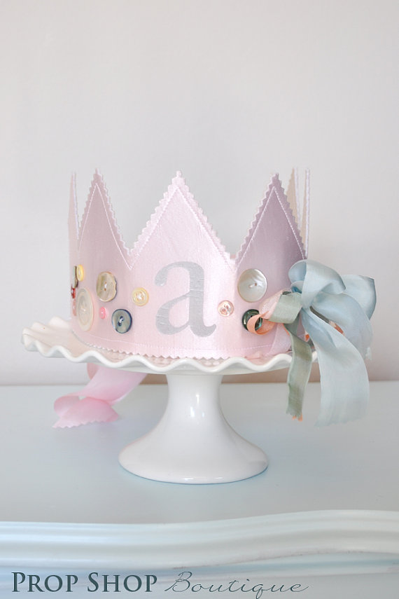 Girl's Vintage Cute as a Button Crown